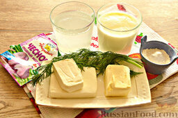 Сырный соус (из плавленого сыра и молока): Подготавливаем для сырного соуса необходимые ингредиенты.  Также нам понадобится сковорода и кастрюлька.