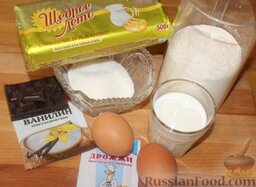 Куличи с кусочками шоколада и шоколадной глазурью: Подготовить необходимые ингредиенты для кулича с кусочками шоколада по рецепту.  В тесто я кладу маргарин 