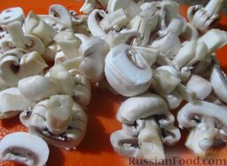 Гречневый суп с грибами и картофельными клецками: Грибы порежьте ломтиками.