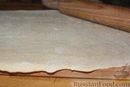 Лагман из говядины: Раскатать тесто в пласт, толщиной 4 мм.
