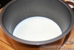 Рисовая запеканка (в мультиварке): Залить рис водой, молоком и посолить.