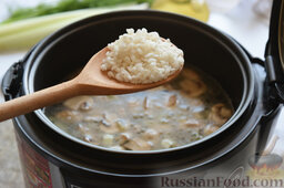 Сырный суп (в мультиварке): Сразу после старта текущей программы добавим рис.