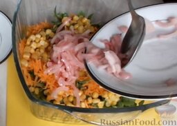Салат с вялеными помидорами и рукколой: Добавить маринованный лук.