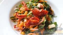Салат с вялеными помидорами и рукколой: Салат с вялеными помидорами и рукколой готов.  Приятного аппетита!