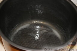Запеканка из макарон с ветчиной (в мультиварке): Чашу мультиварки смазать сливочным маслом.