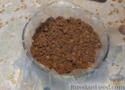 Торт из печенья (без выпечки): Затем выложить слой печенья со сгущенкой.
