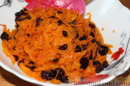 Морковная запеканка с сухарями (в мультиварке): Выложить готовую морковь в тарелку, чашу мультиварки не мыть.