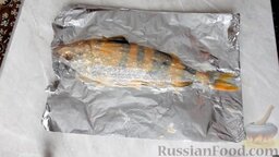 Рыба терпуг, запеченная в фольге: Подготовленной смесью промазать рыбу с обеих сторон и внутри.