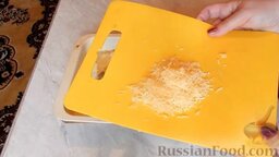 Рыба лемонема (лимонелла), запеченная в духовке: Сыр натереть на мелкой терке.  Нарезать зеленый лук.