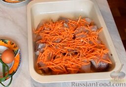 Рыба лемонема (лимонелла), запеченная в духовке: Затем посыпать тертой морковью.