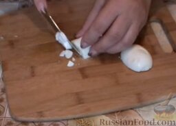 Спринг-роллы с копченой курицей: Затем нарезать вареные яйца.