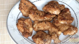 Куриные наггетсы: Выложить готовые куриные наггетсы на тарелку.   Приятного аппетита!