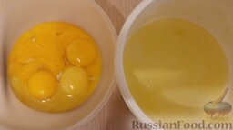 Кулич пасхальный с белковой глазурью: Отделить желтки от белков.