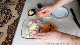 Язычки трески, запеченные  в духовке: Вбить яйцо.