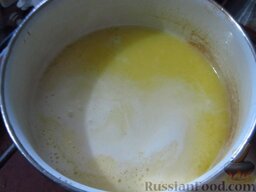 Коричный крендель с хрустящей сливочной корочкой: Как приготовить крендель с корицей:    Молоко подогрейте, положите в него 40 г сливочного масла, насыпьте 100 г сахара и соль, размешайте. Дайте молоку остыть до 36 градусов.