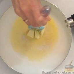 Фаршированные макароны под соусом бешамель: Для соуса бешамель необходимо сначала растопить сливочное масло.