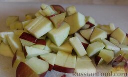 Запеканка из цветной капусты (в мультиварке): Яблоко порезать кубиками.