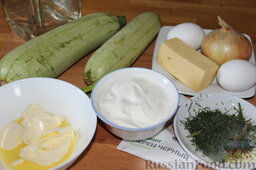 Овощная запеканка из цукини и лука (в мультиварке): Подготовить продукты для приготовления овощной запеканки из кабачков и лука.