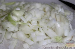 Овощная запеканка из цукини и лука (в мультиварке): Как приготовить овощную запеканку в мультиварке:    Порезать мелко лук.