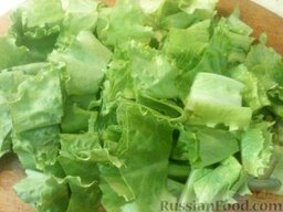 Листья салата, тушенные в соевом соусе: Как приготовить листья салата, тушенные в соевом соусе:    Листья салата вымыть, высушить и нарезать.