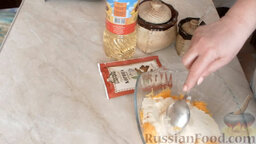 Постные котлеты из тыквы: Как приготовить постные котлеты из тыквы:    Выложить в миску тыкву и добавить 100 грамм манной крупы.