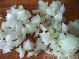 Салат из дайкона и яблок: Лук репчатый (или зеленый) очистить, мелко нарезать.