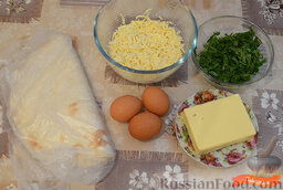 Закуска ёка с зеленью: Подготовить ингредиенты для приготовления армянской ёки из лаваша.  Сыр натереть на терке, зелень нарезать.