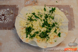 Закуска ёка с зеленью: Как приготовить армянскую ёку из лаваша с сыром и зеленью :    Вбить яйцо в середину лаваша, немного размешать вилкой, посолить, поперчить.  Выложить сыр и зелень.