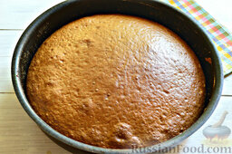 Торт с маком и клубникой: В заранее разогретой духовке выпекаем маковый пирог на сметане 40 минут при 180 градусах.