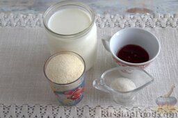 Манная каша в мультиварке (с ягодным сиропом): Чтобы приготовить манную кашу на молоке, подготавливаем нужные ингредиенты.  Для того, чтобы каша получилась аппетитной и сытной, используем молоко высокой жирности.