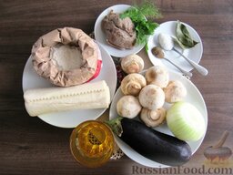 Мясной пирог с баклажанами и грибами: Подготовить продукты для приготовления мясного пирога с баклажанами и грибами.