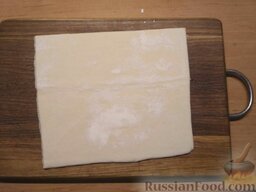 Сырные палочки с кунжутом: Чтобы приготовить сырные палочки с кунжутом, сперва разморозить слоеное тесто.