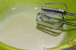 Карамельный кекс на кефире (в мультиварке): Как приготовить карамельный кекс на кефире в мультиварке:    Взбить яйца с сахаром до образования пены.