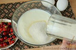 Смородиновый десерт: Добавьте чуточку ванилина и сахар.