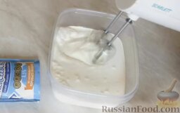 Мороженое из сливок и сгущенного молока: Взбить сливки миксером.