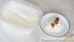 Мороженое из сливок и сгущенного молока: Мороженое из сливок и сгущенного молока готово. Украсить домашнее мороженое можно свежими ягодами малины.