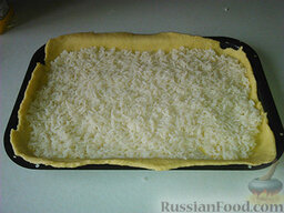 Бабушкин пирог с курицей "Туды-сюды": Выкладываем на тесто рис.