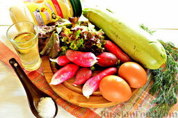 Закуска из кабачков, редиски и яиц: Подготавливаем для закуски из кабачков нужные ингредиенты. Яйца должны быть в отварном виде.