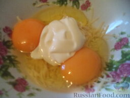 Крабовые палочки в кляре "Шустрые": К сыру добавить яйца, чеснок, майонез (или сметану).