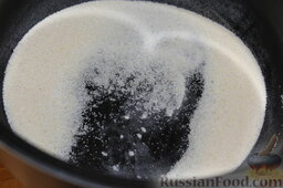 Манная каша (в мультиварке): Как приготовить манную кашу в мультиварке:    Высыпать в чашу мультиварки манку, сахар, соль.