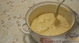 Заварные пирожные "Лебеди" со сгущенкой: Тесто должно получится не слишком густым, но и не жидким.