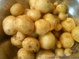 Молодой картофель, жаренный с чесноком и укропом: Как приготовить жареный молодой картофель с чесноком и укропом:    Картофель вымыть очень тщательно. И также тщательно высушить его.