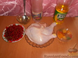 Куриный шашлык в маринаде из красной смородины: Подготовить ингредиенты для приготовления куриного шашлыка в маринаде из смородины.