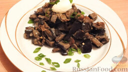 Жареные баклажаны "Как грибы": Сверху можно добавить немного майонеза и присыпать нарезанным зеленым луком.   Приятного аппетита!