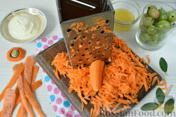 Салат из моркови и крыжовника: Как приготовить салат из моркови и крыжовника:    У моркови овощечисткой снять кожицу. Натереть корнеплод на крупной терке.