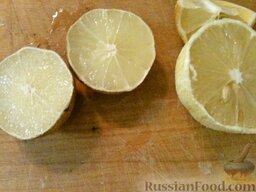 Огуречный лимонад: Как приготовить огуречный лимонад:    Лимоны вымыть и нарезать.