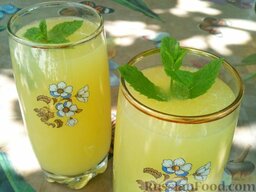 Огуречный лимонад: Украсить огуречный лимонад мятой и подавать!
