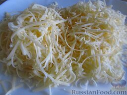 Сырные гренки: Сыр потрите на мелкой терке.