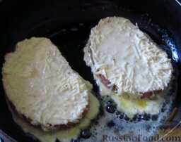Сырные гренки: Выкладывайте на разогретую сковороду с растительным маслом.