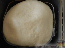 Дрожжевое тесто в хлебопечке: Через час дрожжевое тесто в хлебопечке хорошо поднялось. Можно выпекать пирожки, булочки, пиццу.
